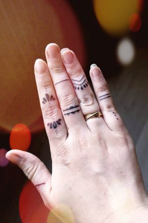#doigt #fingertattoos #fingers #doigtstattoos#hennatattoo #henna #henne #frenchie 