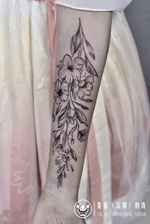 ‪深圳泰艺刺青工作室-十壹师傅‬ ‪欧美甩针‬ ‪素花‬ ‪Shenzhen taiyi tattoo studio - eleven masters‬ ‪Europe and the United States to jilt needle‬ ‪Element flower‬----------Contact---------- WeChat：Ooo462823021 WhatsApp：+86 13027984155 Instagram：ShenZhenTattoo #TayriRodriguez #besttattoos #favoritetattoos #uniquetattoos #specialtattoos #tattoosformen #tattoosforwomen #books #cat #monster #yokai #demon #fire