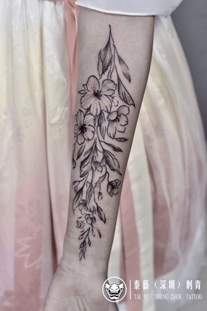 ‪深圳泰艺刺青工作室-十壹师傅‬ ‪欧美甩针‬ ‪素花‬ ‪Shenzhen taiyi tattoo studio - eleven masters‬ ‪Europe and the United States to jilt needle‬ ‪Element flower‬
----------Contact---------- WeChat：Ooo462823021 WhatsApp：+86 13027984155 Instagram：ShenZhenTattoo #TayriRodriguez #besttattoos #favoritetattoos #uniquetattoos #specialtattoos #tattoosformen #tattoosforwomen #books #cat #monster #yokai #demon #fire