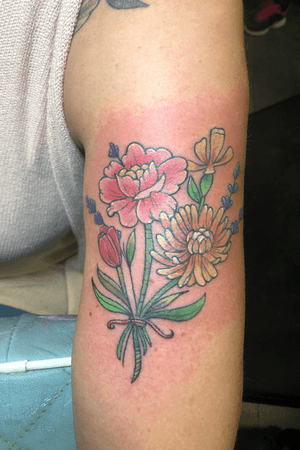 Client wanted an existing linework piece coloured (linework not by me) happy to help! She just wanted some girly colours to bring the piece some life... her other tattoos being majority full colour, it matched the rest a bit better for her!