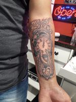 Trabalho realizado cliente Josimar homenagem ao filho #tattoosombreada #tattoorelogio #tattooblackandgrey #cwbtattoo 
