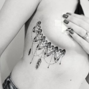 Added a light accessory under the breast. (October '17) ▪ #тату #подвеска #trigram #tattoo #necklace #inkedsense #tattooist #кольщик