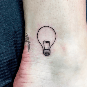 By Kirstie Trew • KTREW Tattoo • Birmingham, UK 🇬🇧 #lightbulb #tattoo #lightbulbtattoo #fineline #linework #smalltattoo