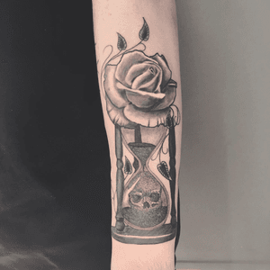 #blackandgreytattoo #blackandgrey  #ink #tattoos #art #inked #tattooart #tattooed #tattooartist #tattooflash #drawing #tattooer #tattoolife  #tattooist #tattooing #artist #rose #rosetattoo #skull #skulltattoo #hourglass #hourglasstattoo