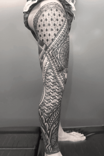 More added to this leg piece! #ornamentaltattoo #mandalatattoo #mandala #dotwork #geometric 