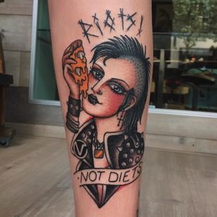 Riots not Diets tattoo por Moira Ramone #MoiraRamone #femaleempowerment #intersectionalfeminism #womxn #feministtattoo #badasstattoos #cooltattoos #riotgrrl #girlpower #grlpwr #ladyhead #riotsnotdiets #pizza #punk #lowerleg #traditional 