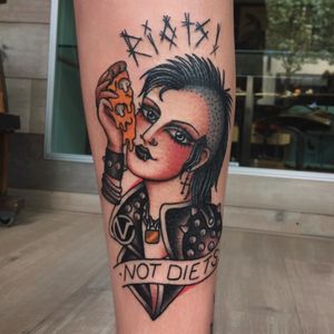 Riots not Diets tattoo by Moira Ramone #MoiraRamone #femaleempowerment #intersectionalfeminism #womxn #feministtattoo #badasstattoos #cooltattoos #riotgrrl #girlpower #grlpwr #ladyhead #riotsnotdiets #pizza #punk #lowerleg #traditional 