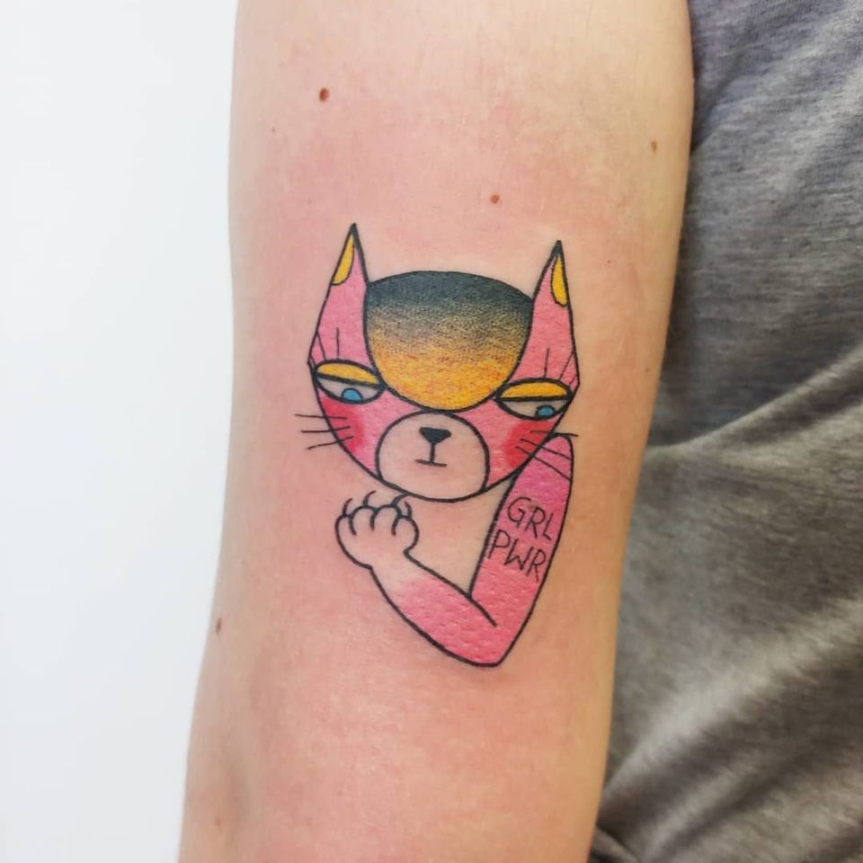 Grl Pwr tattoo por Julia Marczukiewicz #JuliaMarczukiewicz #femaleempowerment #intersectionalfeminism #womxn #feministtattoo #badasstattoos #cooltattoos #riotgrrl #girlpower #grlpwr #cat #illustrative #upperarm #arm