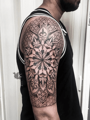 By Kirstie Trew • KTREW Tattoo • Birmingham, UK 🇬🇧 #dotwork #linework #patterntattoo #pattern #birminghamuk #birmingham #tattoo #fineline