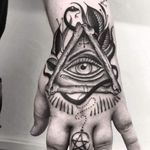 #handtattoos #allseeingeyetattoo #snaketattoo #triangletattoo #pentacle #pentacletattoo #esoterism #londontattoo 