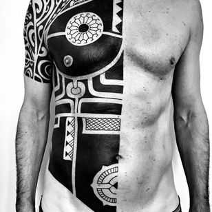 Marquesan tattoo by Luigi Marchini #LuigiMarchini #Haida #Polynesian #Maori #Maoritattoos #tamoko #marquesantattoo #tribaltattooing #blackwork #tribal #neotribal #patterns #linework #geometric #breast #should #mave 
