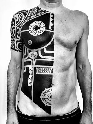 Marquesan tattoo by Luigi Marchini #LuigiMarchini #Haida #Polynesian #Maori #Maoritattoos #tamoko #marquesantattoo #tribaltattooing #blackwork #tribal #neotribal #patterns #linework #geometric #chest #shoulder #stomach 