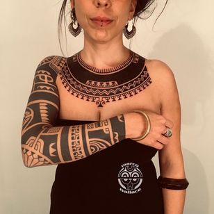 Placa de pecho de Marco Wallace #MarcoWallace #Haida #Polynesian #Maori #Maoritattoos #tamoko #marquesantattoo #tribaltattooing #blackwork #tribal #neotribal #patterns #linework #geometric #arm #overarm #underarm #sleeve #shoulder 