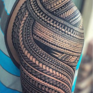 Tatuaje tribal de Wayne Austin Fata #WayneAustinFata #Haida #Polynesian #Maori #Maoritattoos #tamoko #marquesantattoo #tribaltattooing #blackwork #tribal #neottribal #patterns #linework #geometric #upperarm