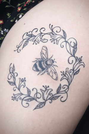 Bee with Honeysuckle #beetattoo #honeysuckletattoo #illustrativetattoo #ornamentaltattoo #staugustinetattooartist 