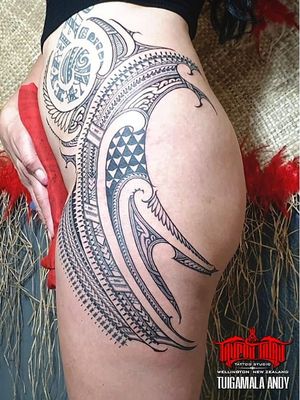 Polynesian tattoo by Tuigamala Andy #TuigamalaAndy #Haida #Polynesian #Maori #Maoritattoos #tamoko #marquesantattoo #tribaltattooing #blackwork #tribal #neotribal #patterns #linework #geometric #upperleg #hipholster #hip