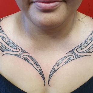 Tatuaje a mano alzada de Hirini Heeds Kaizer Katene #HiriniHeedsKaizerKatene #Haida #Polynesian #Maori #Maoritattoos #tamoko #marquesantattoo #tribaltattooing #blackwork #tribal #neotribal #patterns #linework #geometric #freehand #bry