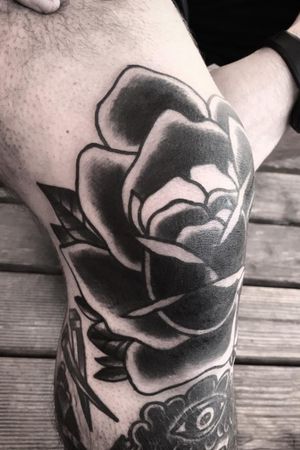 Traditional Rose Knee 