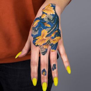 El tatuaje favorito de esta semana de Tsyna Tattoo #TsynaTattoo #favorittattoos #bedstetattoos #awesometattoos #tattooidea #cooltattoos #uniquetattoos #tattooinspiration #pattern #Ornamental #floral #baroque #rococo #handtattoo