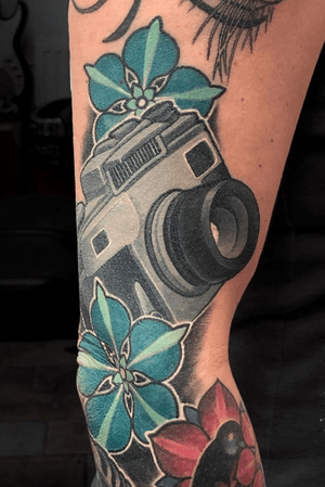 Done by Lex van der Burg@swallowink @balmtattoo #tat #tatt #tattoo #tattoos #tattooart #tattooartist #arm #armtattoo #arm #armtattoo #blackandgrey #blackandgreytattoo #colortattoo #color #neotraditional #neotraditionaltattoo #camera #cameratattoo #healed #healedtattoo #inkee #inkedup #inklife #inklovers #art #bergenopzoom #netherlands