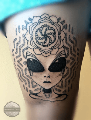 First session of Alien linework - #tattoo #tattooartist #blackandgrey #linework #Black #blackink #ink #dotwork #dotworktattoo #blackwork #geometric #worldfamousink #artist #art #arte #lineart #alien #mandala 