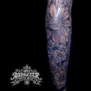 Linework #flowers sleeve Tattoo Artist Rafael Rodriguez Contact: 📱+573506198639 📧rafaeltattoo2034@gmail.com 🔝Ig: @rophztertattoo ⚔ Tattoodo: Rophztertattoo 📌Fb Page: Rophzter Tattoo Ink . . . . . #ink #tatuaje #art #like #life #style #tattoos #bogota #bogotart #inkcolombia #artist #tattooer #tattooartist #tattooink #inkspiration #followforfollow #tattoo #frog #bogota #flower #flowertattoo #inkedup #inkeeze #crew #linestattoo 