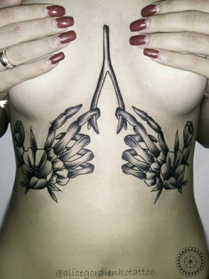#Tattoodo #tattooart #tattooartist #ukrainetattoo #skeletontattoo #flowertattoo #blackworktattoo 