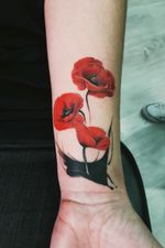 #flowers #flowertattoo #tattooflores #papoulas #tattoorealismo #tattoorealism #realistic #realism #tattoocolorida #florescoloridas #coverup #coveruptattoo #tattoodelicada #tattooartist #tattoofeminina #dorarocha #dorarochatattoo