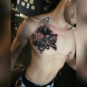 ⚡️ Swipe for video ⚡️ Today got to tattoo @el_yukex_ on his chest with some #taino symbols of el cemi , koki & el sol de jayuya 🤟🏻 Still got 1 more session to go for some colorwork & highlights ! Gracias brother por todo & la confianza 🔥 Done in @crackerjacktattoos #TattzByAG #Ink #Tattoo #Tatuaje #BodyArt #ArteCorporal #blackandgrey #blackandgreytattoo #puertorico #puertoricotattoo #simbolostainos #tainotattoo #texas #texasart #texastattoo #DFW #dallasfortworth #dallasfortworthtattoo
