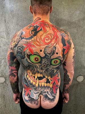 Neo Japanese tattoo by Stu Pagdin #StuPagdin #back #backpiece #neojapanese #neojapanesetattoo #japanese #Japaneseinspired #ukiyoe #mashup #unique #skull #fure #mapleleaf