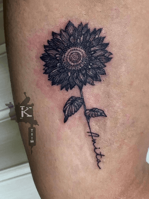 By Kirstie Trew • KTREW Tattoo • Birmingham, UK 🇬🇧 #flowertattoo #sunflowertatttoo #dotworktattoo #dotwork #linework #illustrative