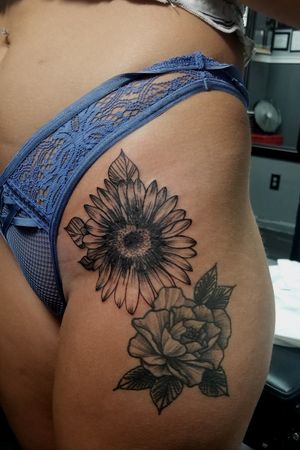 Sexy Hip Tattoo #comegetone #blackbirdink #newtattoo #tattooartist #tattoosbyabel #tattoos #tattooing #homestead #wynwood #miamibeach #southbeach #palmetto #floridakeys #floridacity #orlando #kissimee #miamitattooartist #miamibeach #southbeach #palmetto #empireinks #empiregraywashseries #hiptattoos #girlswithtattoos #sunflowertattoo #rosetattoo #roses 