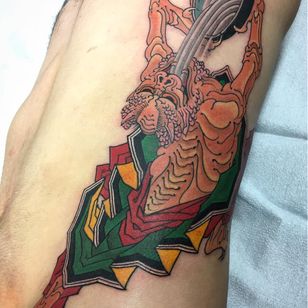 Neo Japanese tattoo by Waterstreet Phantom #waterstreetphantom #side #torso #ribs #neojapanese #neojapanesetattoo #japanese #Japaneseinspired #ukiyoe #mashup #unique #oni #sake #color