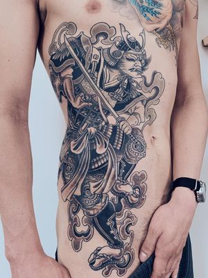 Neo Japanese tattoo by Wendy Pham #WendyPham #side #torso #ribs #neojapanese #neojapanesetattoo #japanese #Japaneseinspired #ukiyoe #mashup #unique #blackandgrey #samurai #warrior