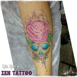 Zen Tattoo - Caveira com Rosa..#tattoo #tatuagem #tatuaje #tatouaje #tatuaggio #zentattoo #mrrock #oblogdozen #inklife #inklovers #instattoo #instaink #skull #skulltattoo #rosetattoo #rose #caveira #tatuagemdecaveira #rosa #tatuagemderosa
