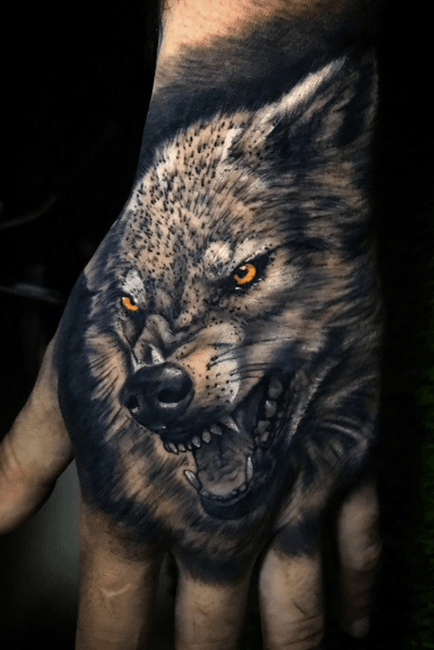 Wolf hand #wolf #hand #handtattoi
