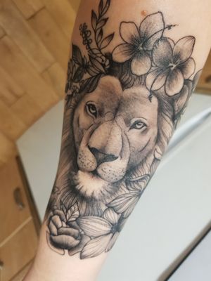 Lion and Flowers 🦁🌺🌿