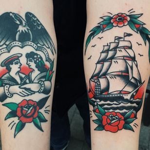 Tatuajes Náuticos de Liam Alvy #LiamAlvy #NauticalTattoos #sailortattoos #seilors #traditionaltattoos #traditional #AmericanTraditional #nautical #ship #roses #hands #couples #love # Eagle #flower #forearm