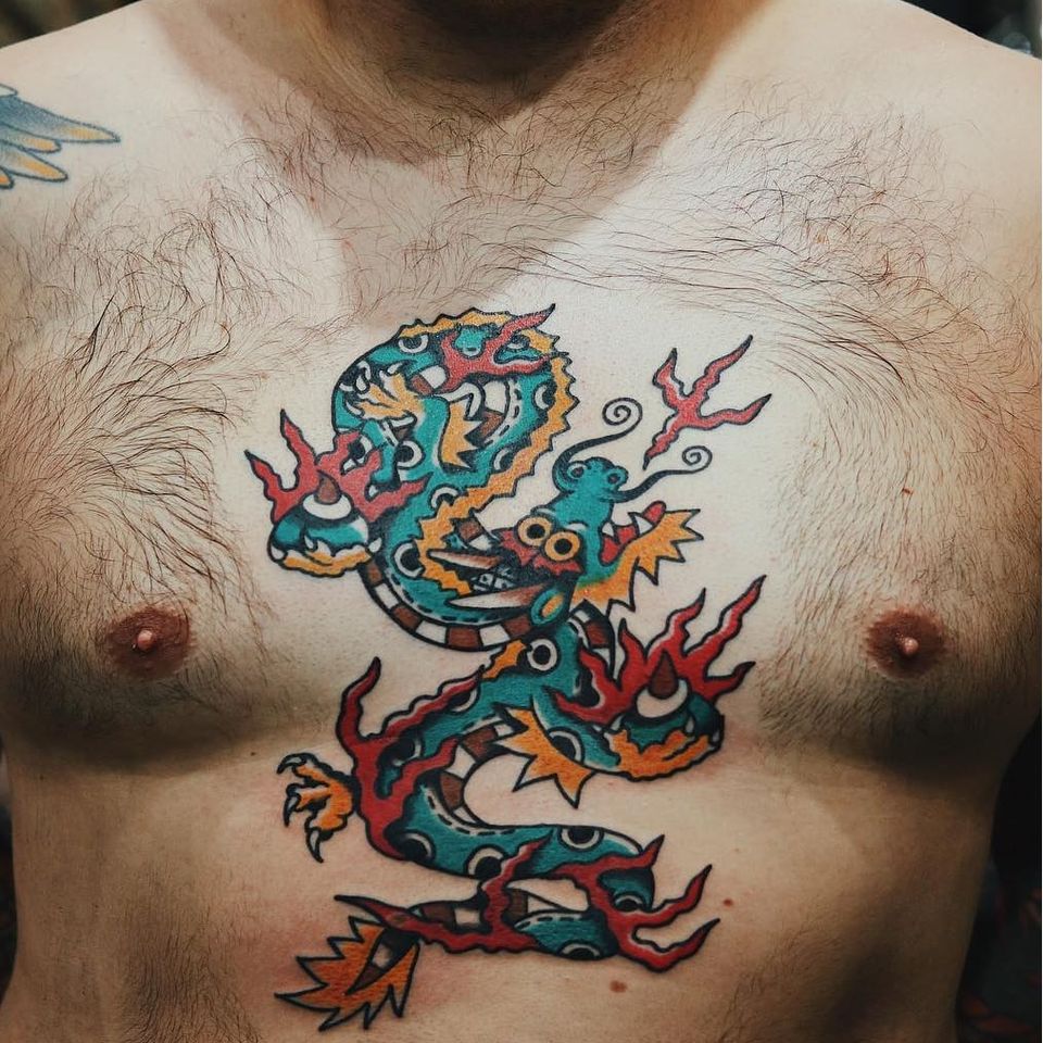 Tatuaje de dragón por Liam Alvy #LiamAlvy #NauticalTattoos #sailer tattoos #sailors #traditional tattoos #traditional #American #trautical #dress #breast
