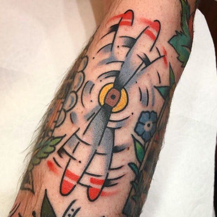 Tatuaje de hélice por Cody Bill Butler #CodyBillButler #NauticalTattoos #sailortattoos #sailors #traditional tattoos #traditional #AmericanTraditional #nautical #propel #forward arm #arm