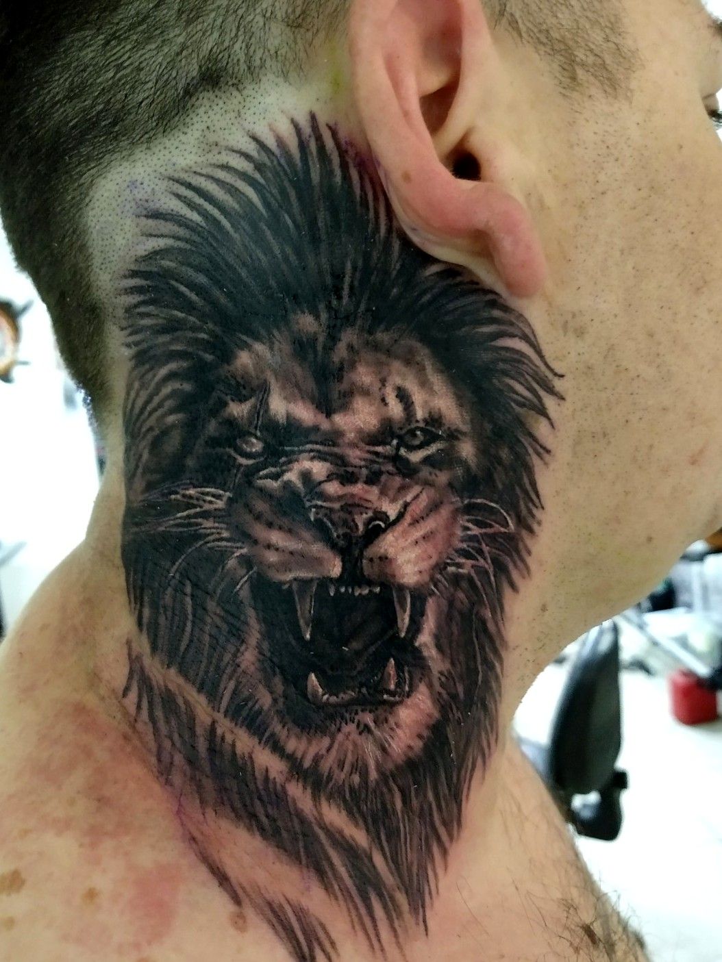 Tattoo uploaded by Renzo Marchi • León con cicatriz ! Scar lion ? . . .  #scar #lion #leon #cicatriz #tattoo #tatuaje #tats #tattoo2me #tatted  #tatau #tatooed #tattoolife #tattoolifestyle • Tattoodo