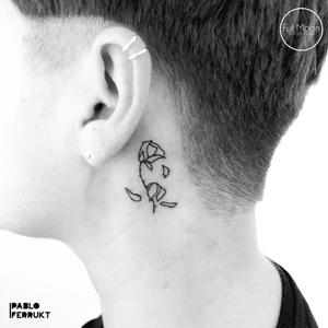 Small rose for @eligzendra ! Thanks so much! Done @fullmoonberlin Appointments at email@pabloferrukt.com or DM.#finelinetattoo ....#tattoo #tattoos #tat #ink #inked #tattooed #tattoist #art #design #instaart #geometrictattoos #walkindwelcomed #tatted #instatattoo #bodyart #tatts #tats #amazingink #tattedup #inkedup#berlin #berlintattoo #walkin #minimalistictattoo #berlintattoos #plant #fineline  #tattooberlin #planttattoo