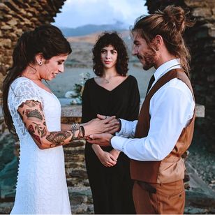 Tattoo Stories: A Mountain Wedding - Germán y Veronica - Wedding Planner: Le Cocotet Fotógrafo: Carlos Lucca Videógrafo: Jose Botella #tattoo #tattoowedding #wedding #tattoostories #inkcounters #tattoomodel #tattooidea