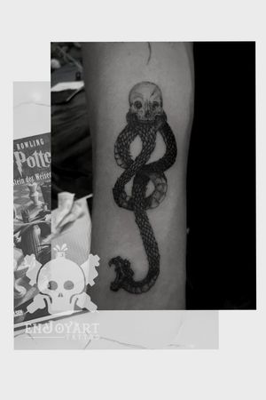 My versionnof the mortifagos tattoo from harey potter.#HarryPotterTattoos #harrypotter #snake #snaketattoo #blackandgreytattoo #blackandgrey #shadows #brutal 