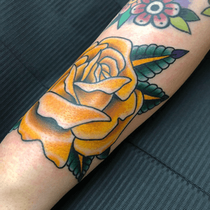 Sometimes I think #yellowroses are my #favorite. #traditional #neotraditional #color #rose #tattoosoftheday