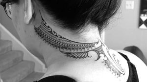 Mixed #polynesian behind ear, neck piece. #feminine #samoan #maori #kirituhi