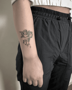 - Cherub - done @zimmer3_atelier Using @sunskintattoo @pantheraink @kwadron @hustlebutterdeluxe #singleneedle #slimneedle #finelinetattoo #blackandgrey #smalltattoo #tattoo #illustration #tattooist #tattooartist #art #ink #inked #tattoocollector #angel #love #cherub #angeltattoo #singleneedletattoo #inkedgirls #inkstinctsubmission
