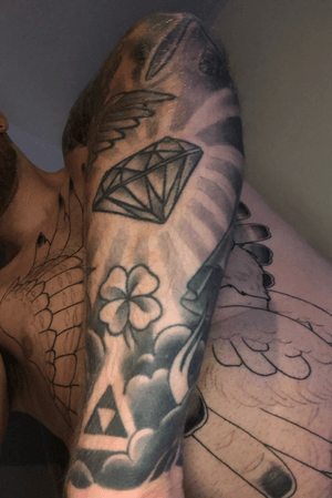 Underarm #fullsleeve #religioussleeve #diamond #clover #luck #triforce #zelda #shinebrightlikeadiamond #blackandgreyink #tattoo #tattoos #inked #tattoocollector