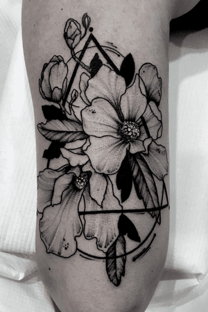 Dot work flowers  #ink #inked #flower #flowerstattoo #geometric #blackandgrey #blackwork #dotwork #girl #tattoos #tattooartist #art #Black #dotworktattoo #blackworkers 