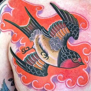 Bird Tattoo by Inma - Aún sin pedirlo: Red Point Tattoo hace un evento flash de tatuajes global - #RedPointTattoo #StillNotAskingForIt #tattooflash #tattooflashevent #Inma #womensempowerment #solace